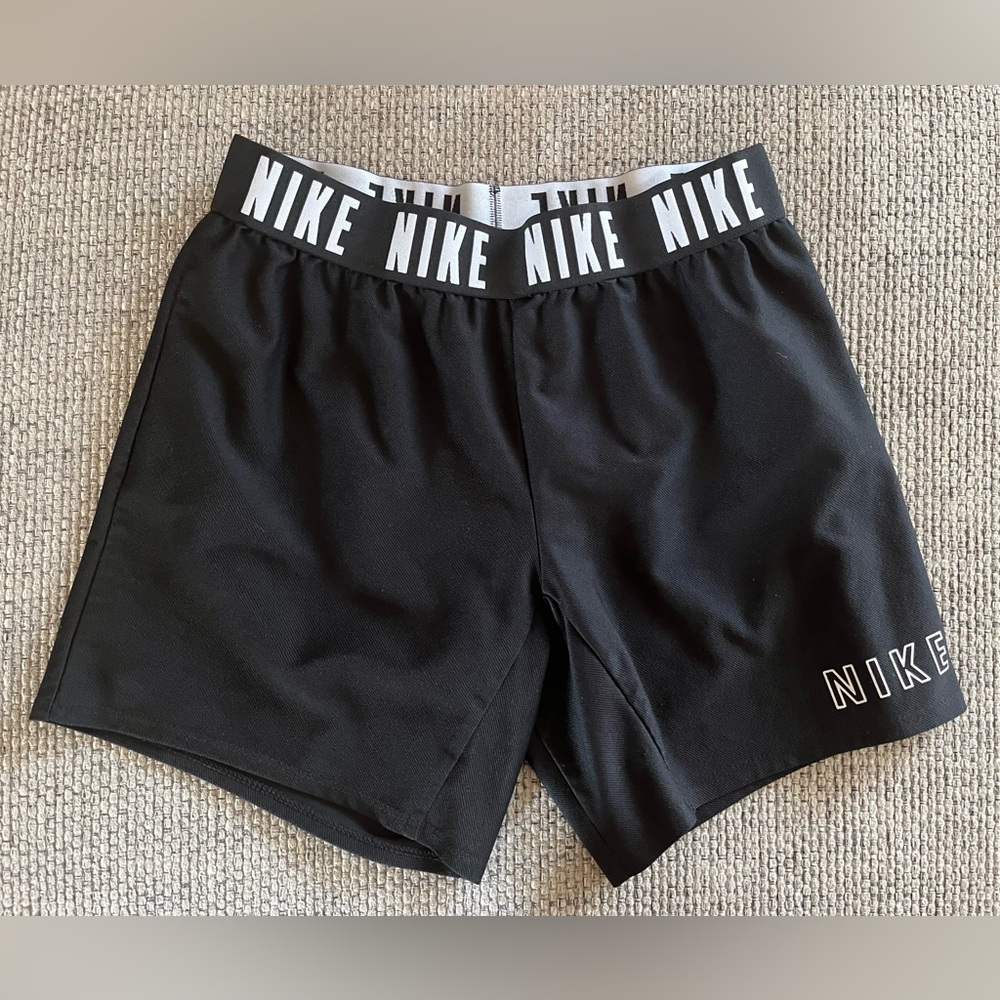 Black Nike Trophy - Large Youth